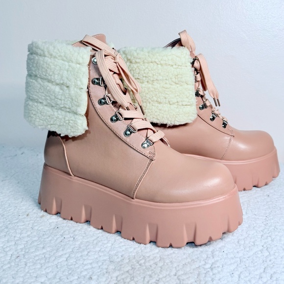 Cape Robbin Blush Fur Round Toe Lug Platforms - Picture 2 of 7